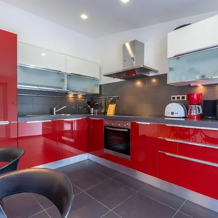 Villa Serene Rural With Pool, Sun Deck, And Children's Play Area