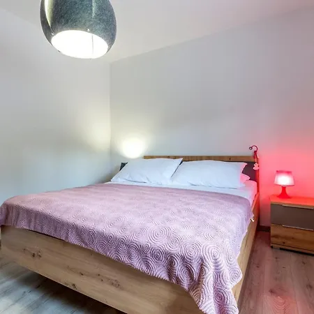 Vila Serene Rural With Pool, Sun Deck, And Children's Play Area *