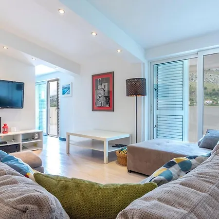 Serene Rural With Pool, Sun Deck, And Children's Play Area *