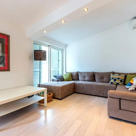 Serene Rural With Pool, Sun Deck, And Children's Play Area * Tugare