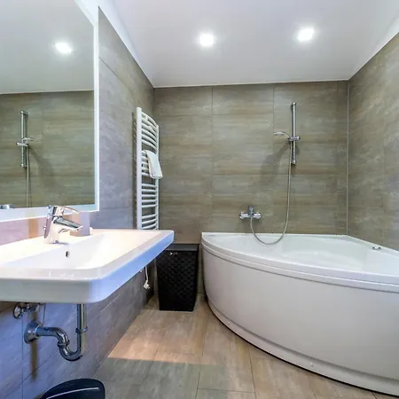 Serene Rural With Pool, Sun Deck, And Children's Play Area * Tugare