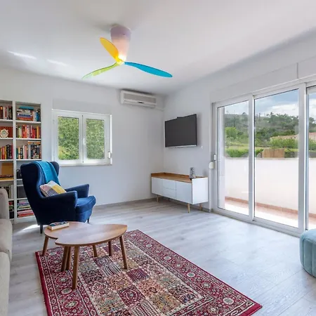 Serene Rural With Pool, Sun Deck, And Children's Play Area Vila *