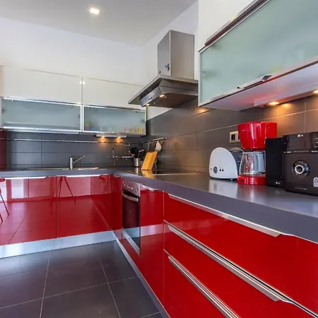 Serene Rural With Pool, Sun Deck, And Children's Play Area * Tugare