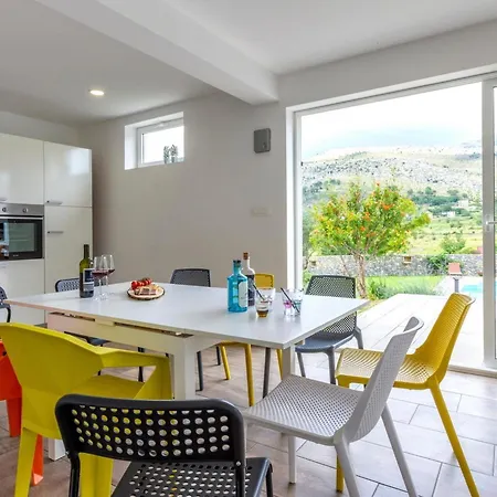 Villa Serene Rural With Pool, Sun Deck, And Children's Play Area Tugare