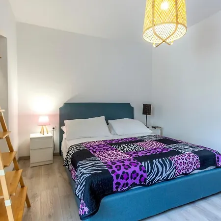 Serene Rural With Pool, Sun Deck, And Children's Play Area Vila Tugare
